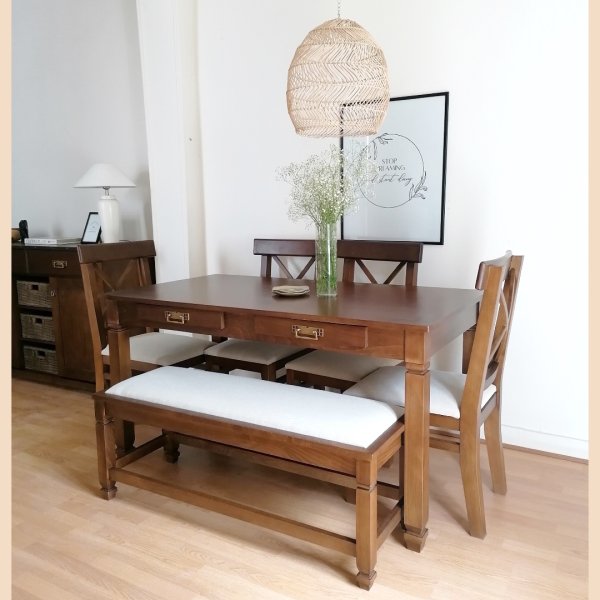 Cottage dining room