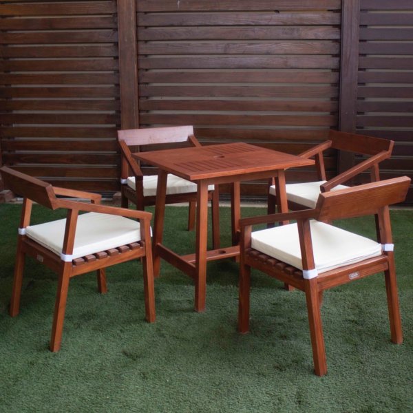 Roma table