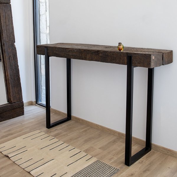 Flank wood console